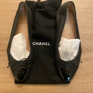 Black Classic Chanel ballet slippers